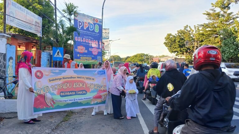 MENEBAR KEBAHAGIAAN DI BULAN RAMADAN: TK ASOKA GELAR AKSI BERBAGI TAKJIL